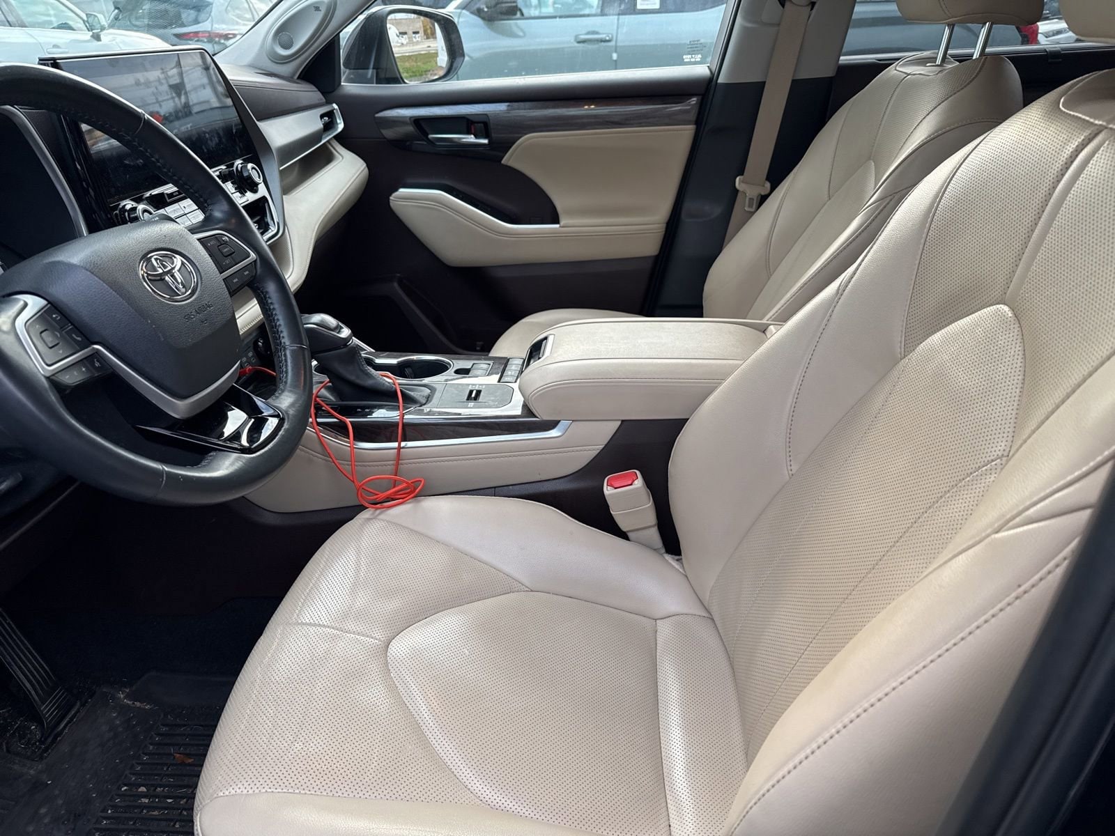 Thumbnail: 2022 Toyota Highlander - 24