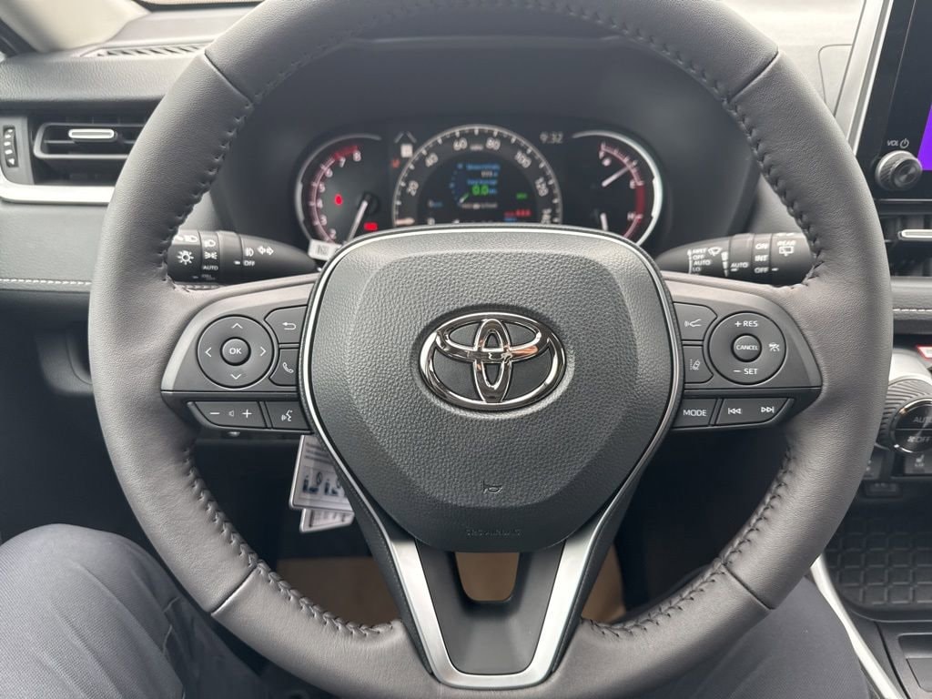 Thumbnail: 2025 Toyota RAV4 - 16