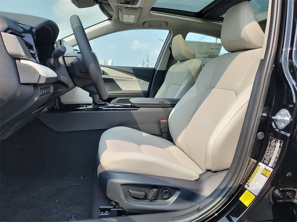 Thumbnail: 2025 Toyota Camry - 9