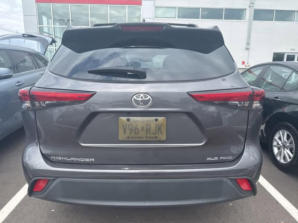 Thumbnail: 2022 Toyota Highlander - 6