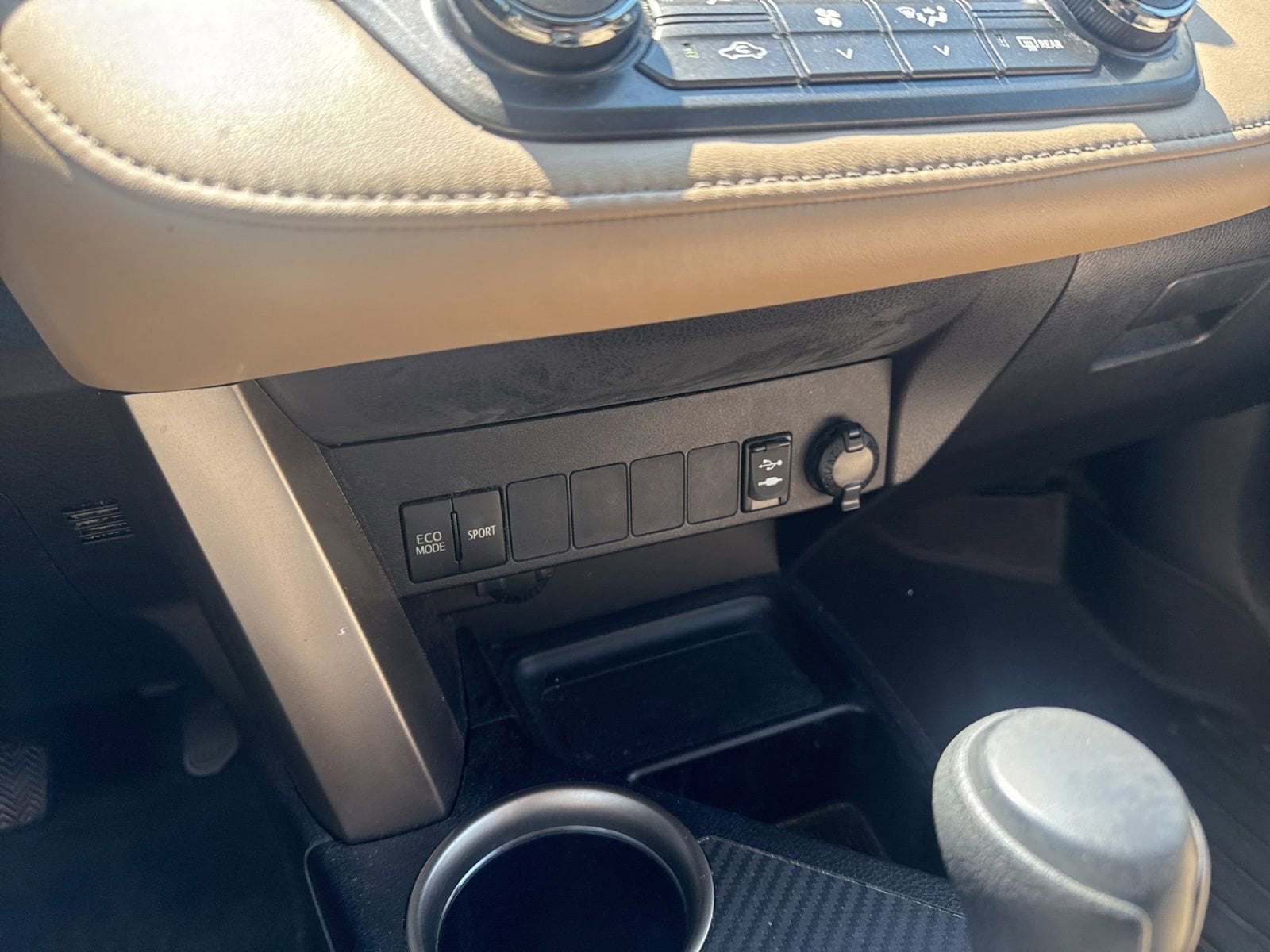 Thumbnail: 2013 Toyota RAV4 - 27