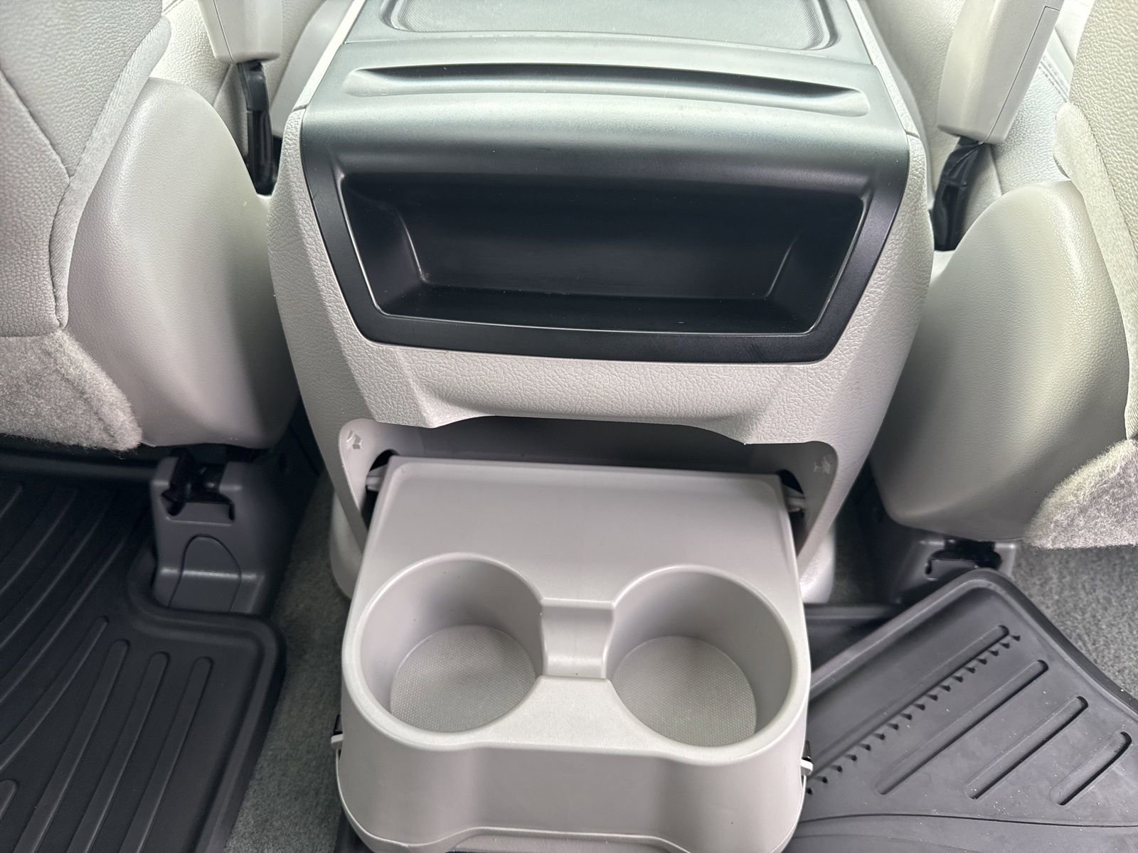 Thumbnail: 2016 Toyota Sienna - 35