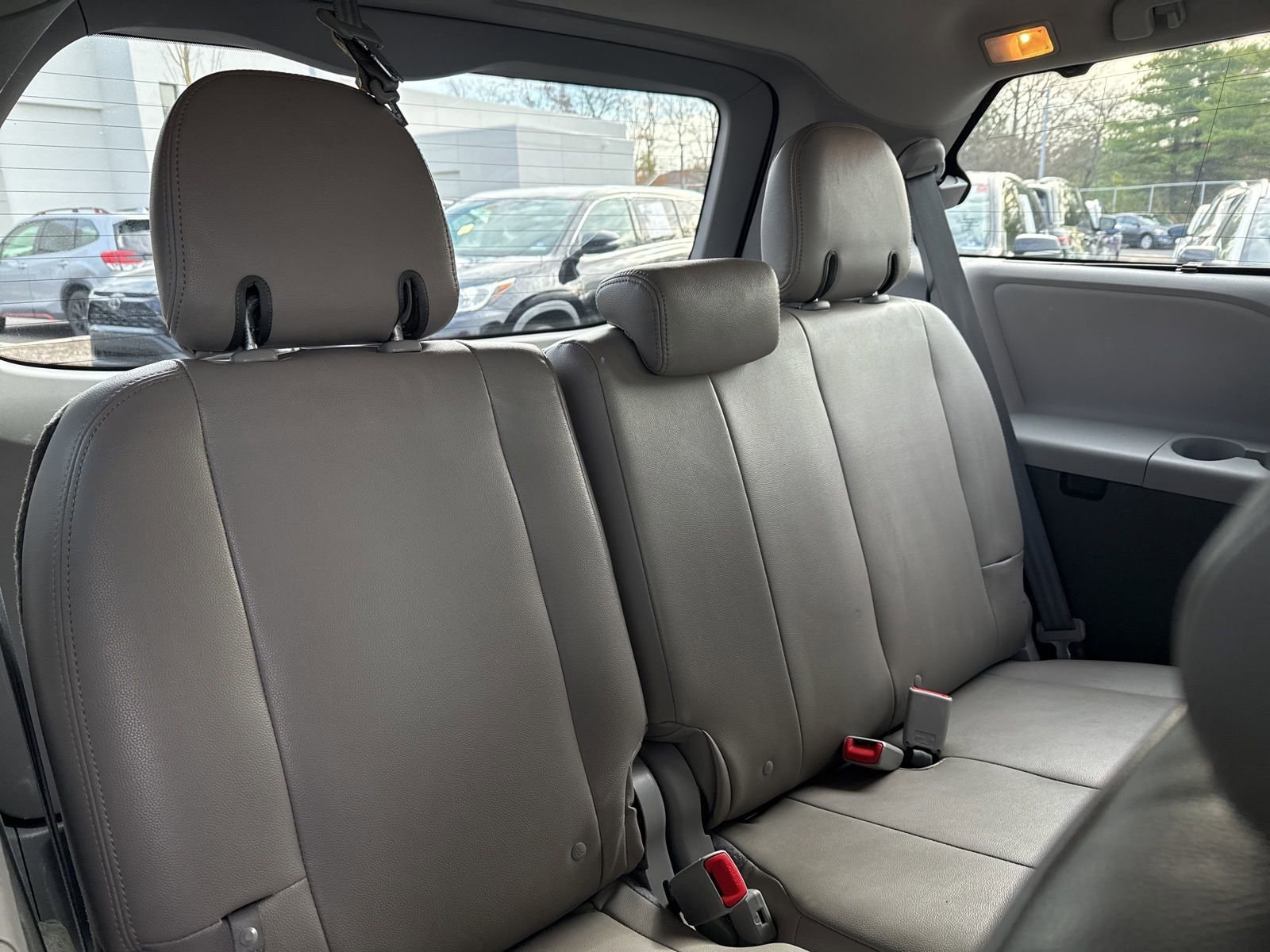 Thumbnail: 2018 Toyota Sienna - 25