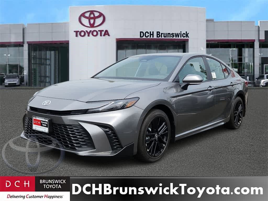 2025 Toyota Camry SE Hero Image