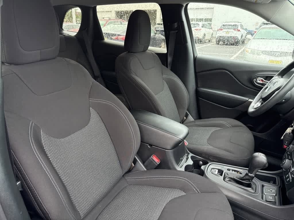 Thumbnail: 2020 Jeep Cherokee - 21