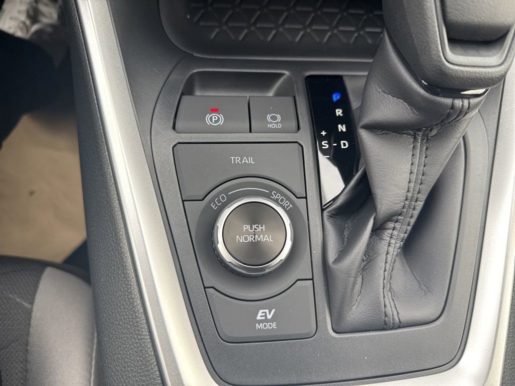 Thumbnail: 2025 Toyota RAV4 - 22