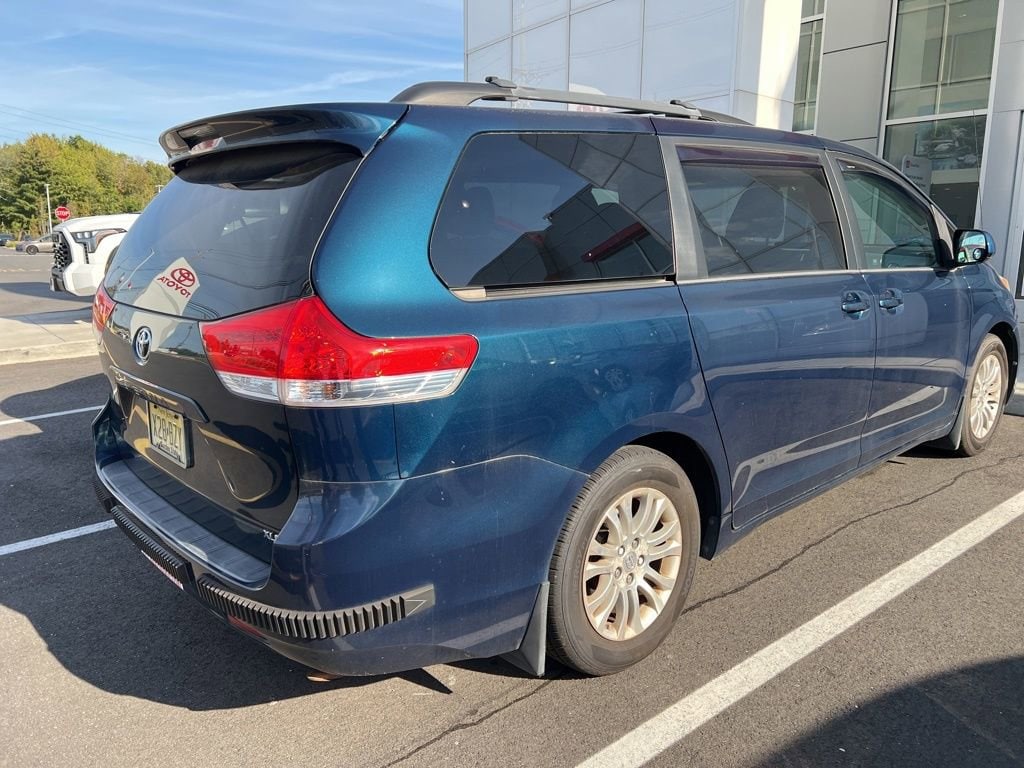 Thumbnail: 2012 Toyota Sienna - 2