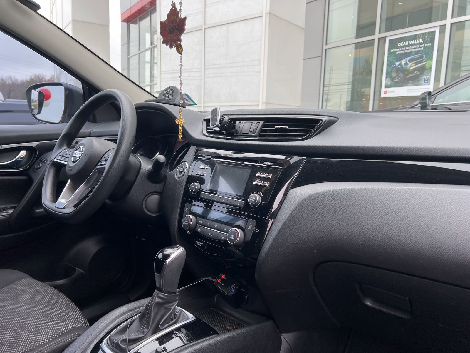 Thumbnail: 2017 Nissan Rogue Sport - 15