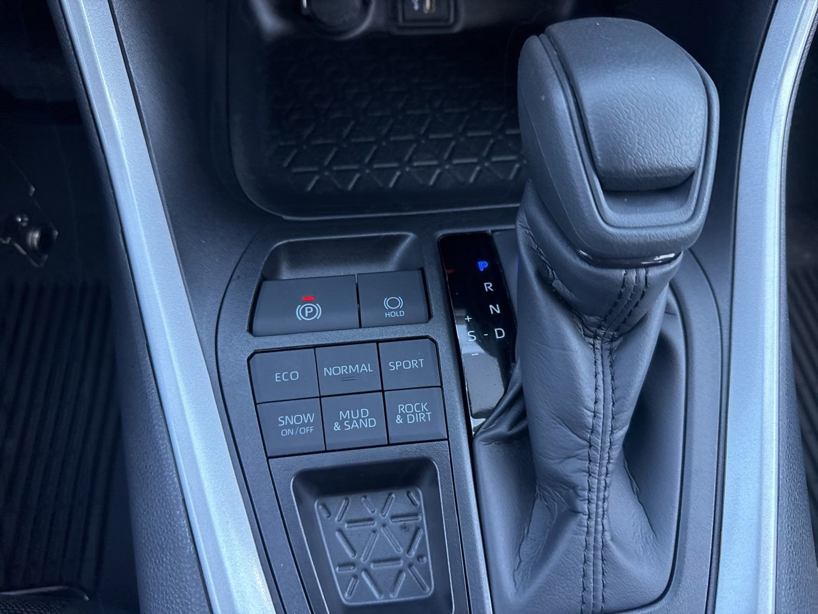 Thumbnail: 2025 Toyota RAV4 - 30