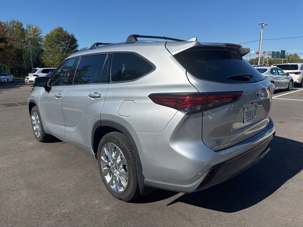 Thumbnail: 2021 Toyota Highlander - 13