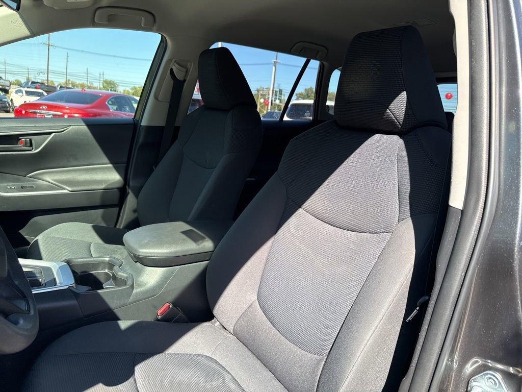 Thumbnail: 2019 Toyota RAV4 - 18