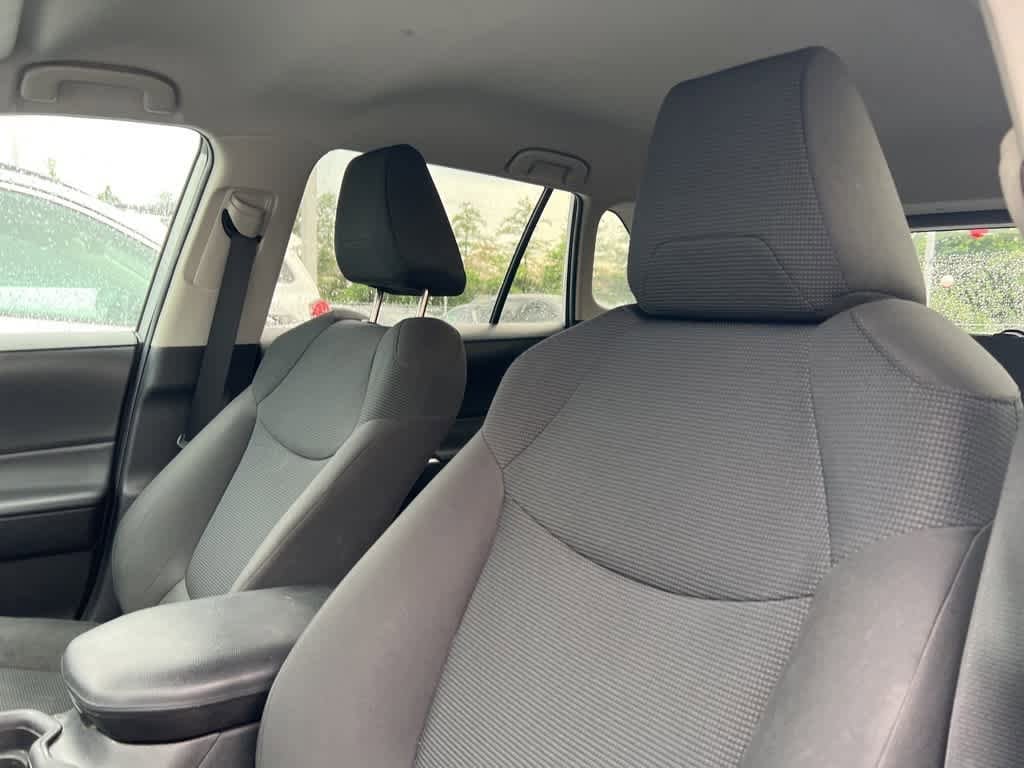 Thumbnail: 2021 Toyota RAV4 - 6