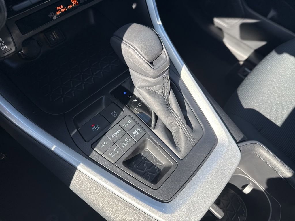 Thumbnail: 2025 Toyota RAV4 - 23