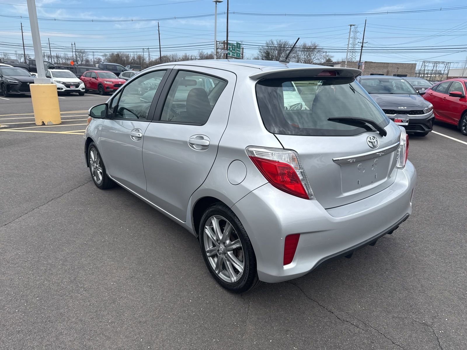 Thumbnail: 2012 Toyota Yaris - 13