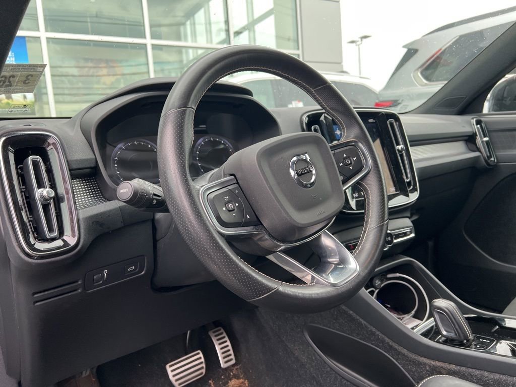 Thumbnail: 2021 Volvo XC40 - 14