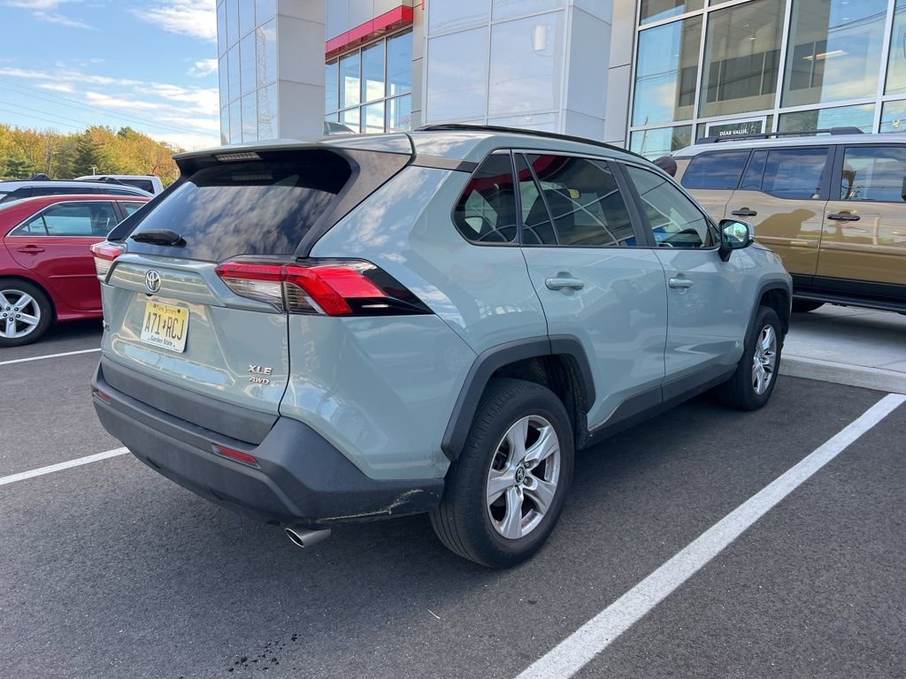 Thumbnail: 2019 Toyota RAV4 - 3