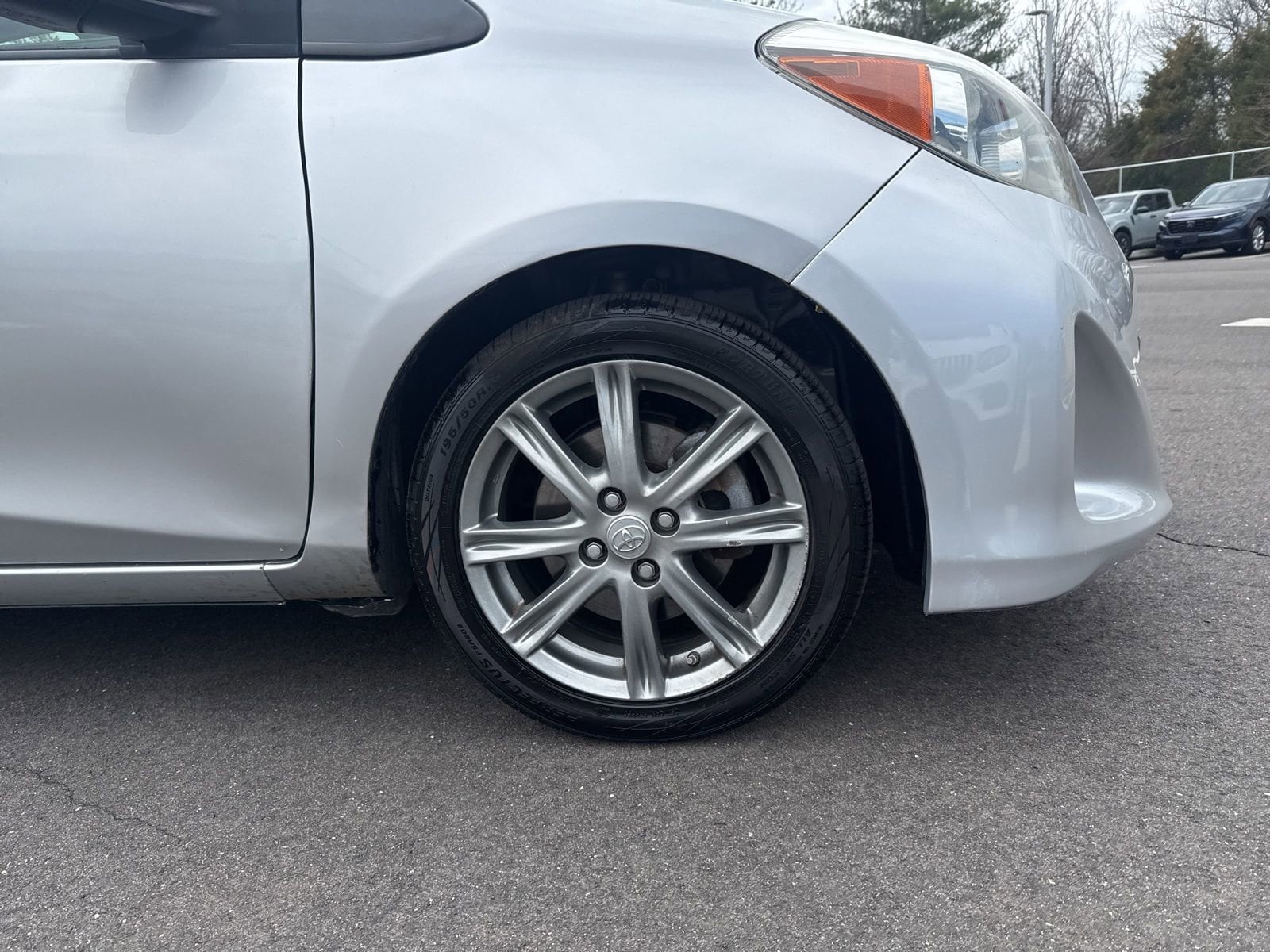 Thumbnail: 2012 Toyota Yaris - 15