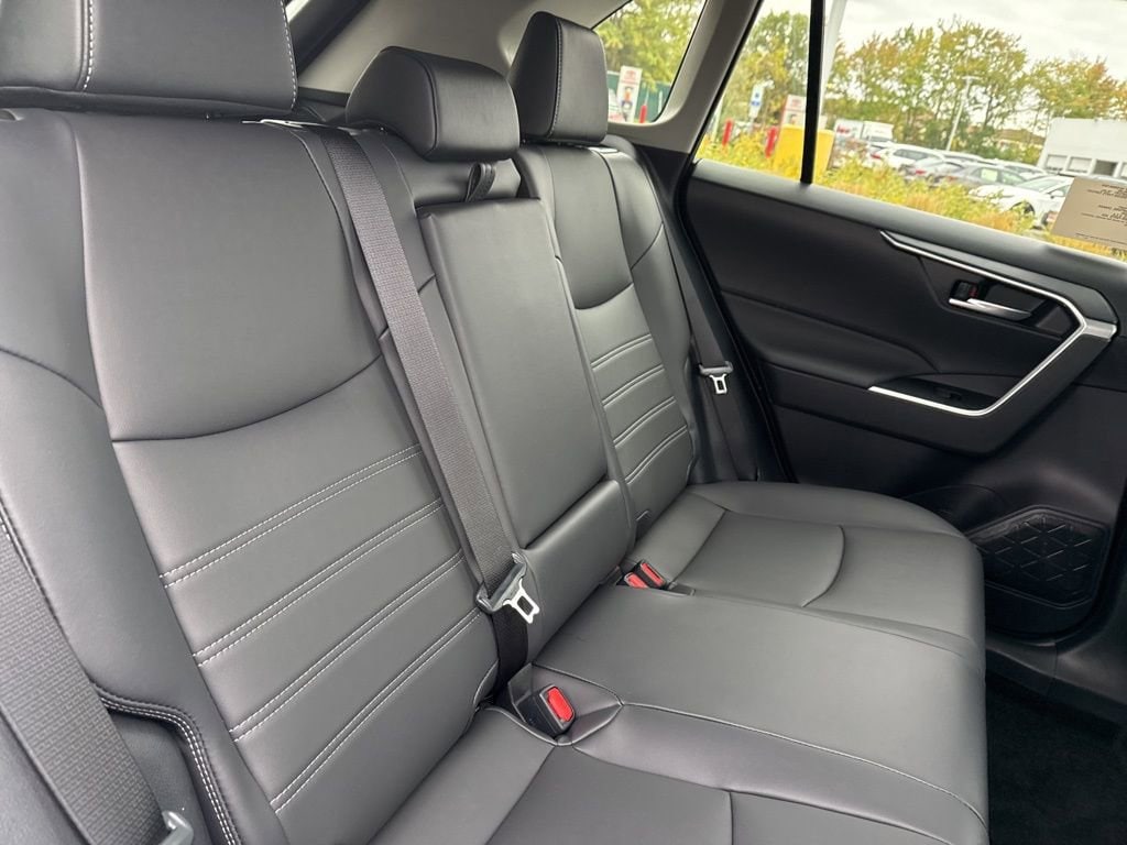 Thumbnail: 2025 Toyota RAV4 - 15