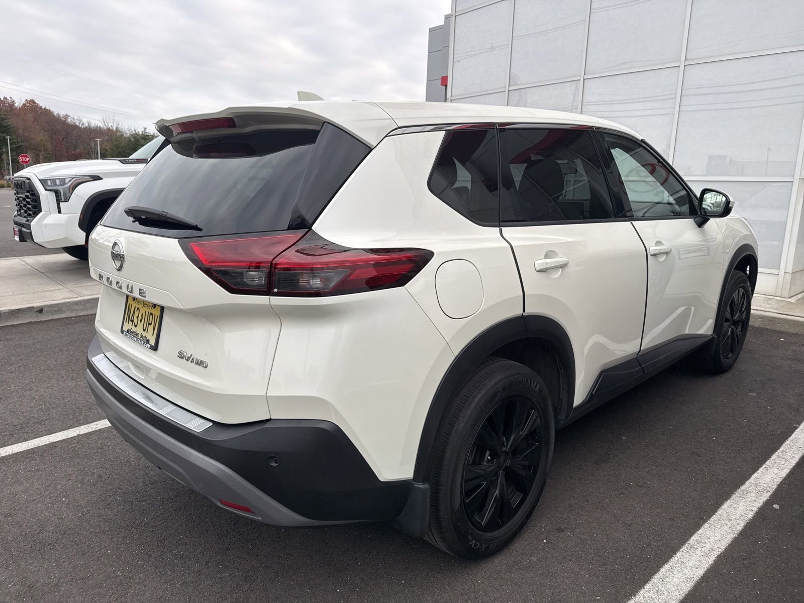 2021 Nissan Rogue SV photo 3