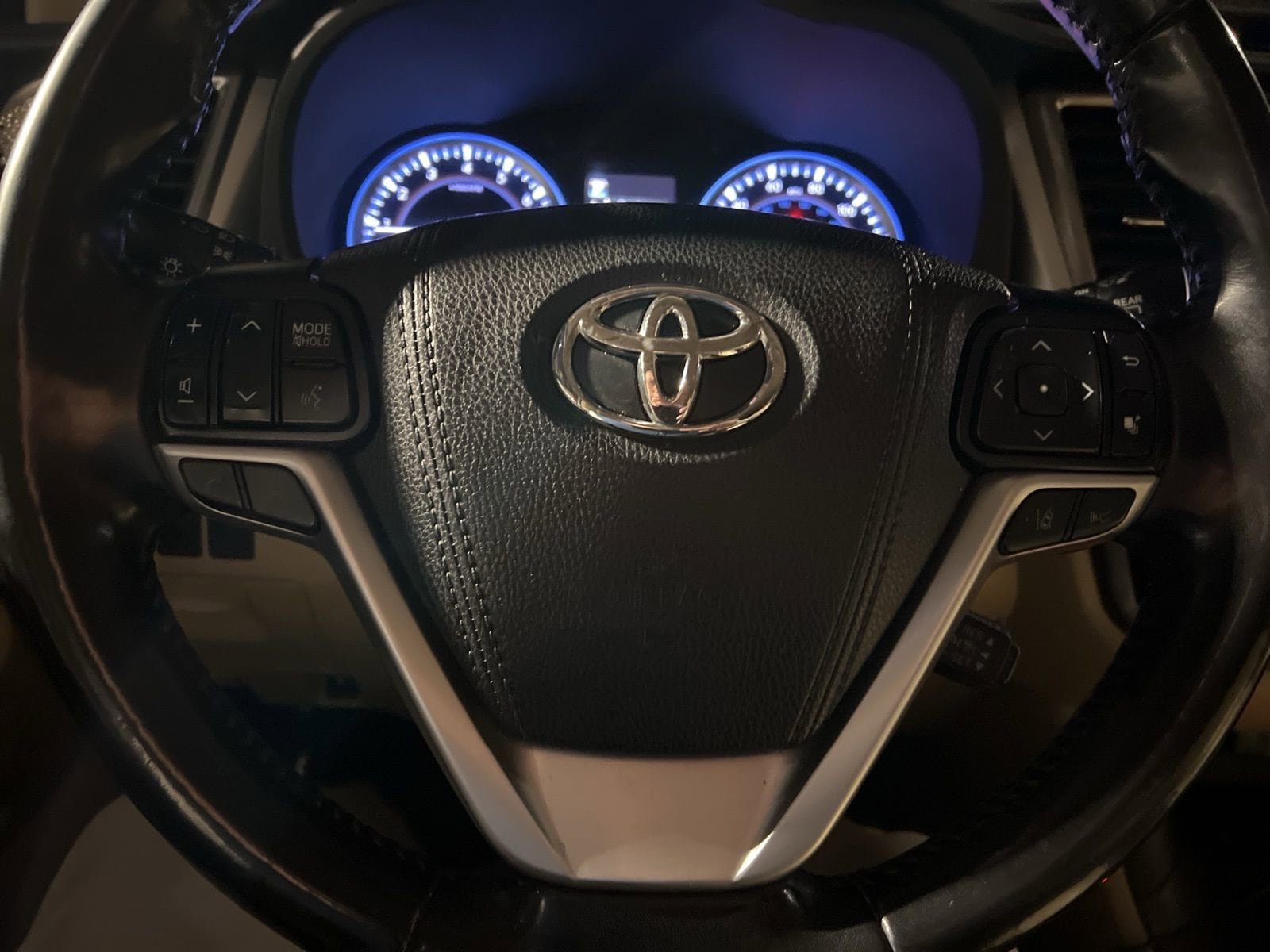 Thumbnail: 2019 Toyota Highlander - 16