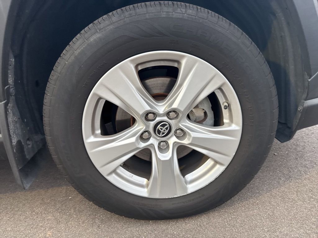 Thumbnail: 2019 Toyota RAV4 - 15