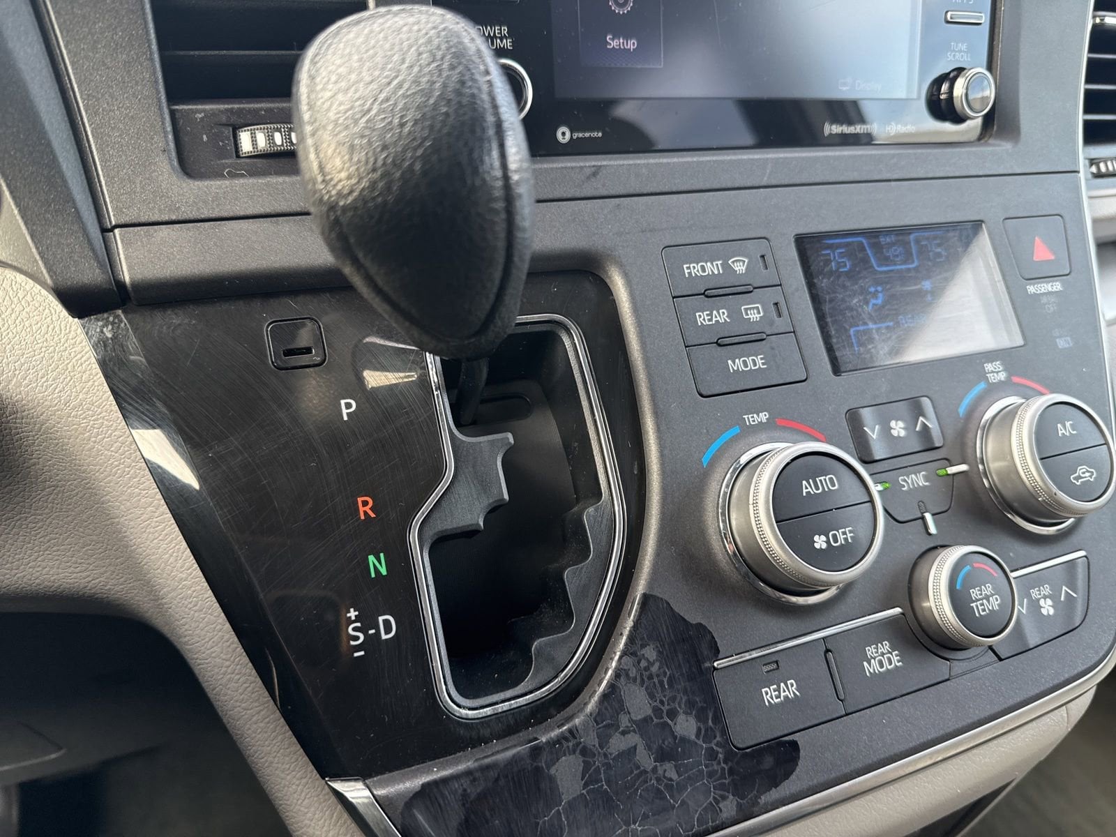 Thumbnail: 2018 Toyota Sienna - 31