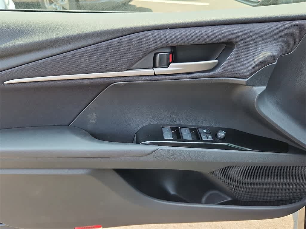 2025 Toyota Camry LE 12
