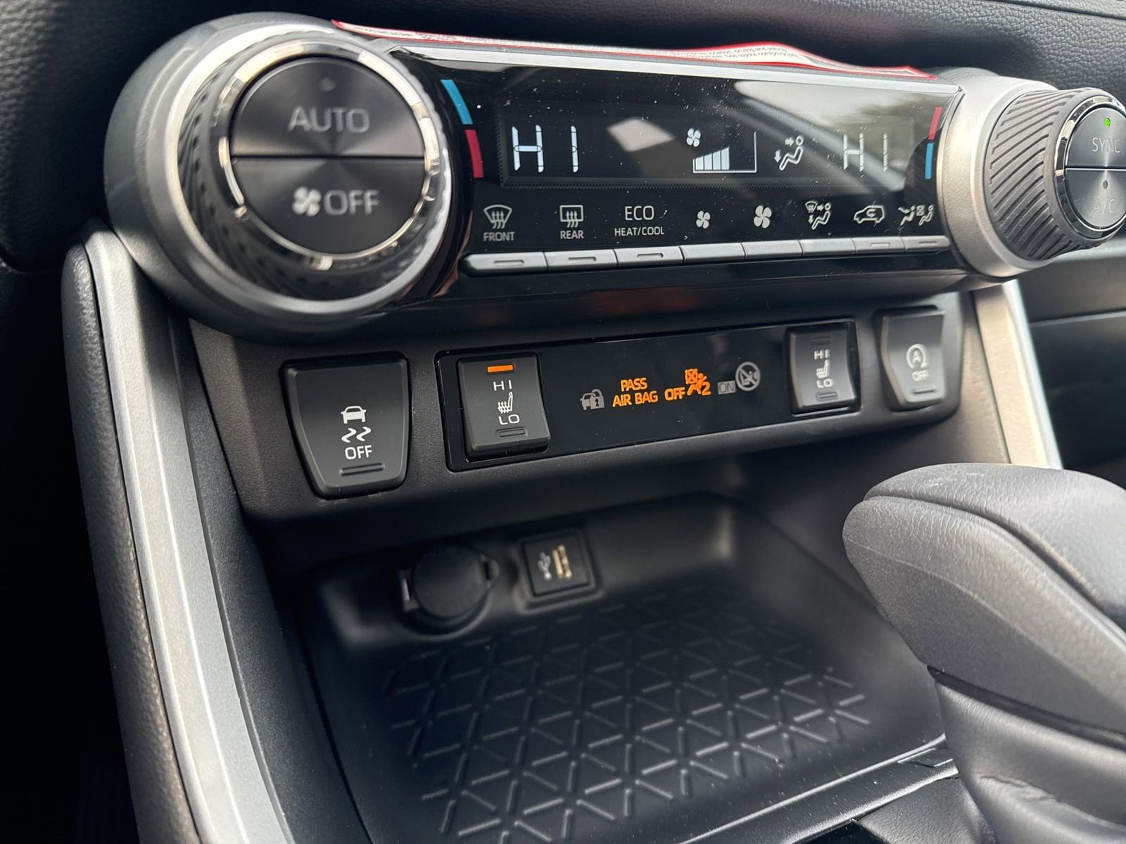 Thumbnail: 2025 Toyota RAV4 - 21