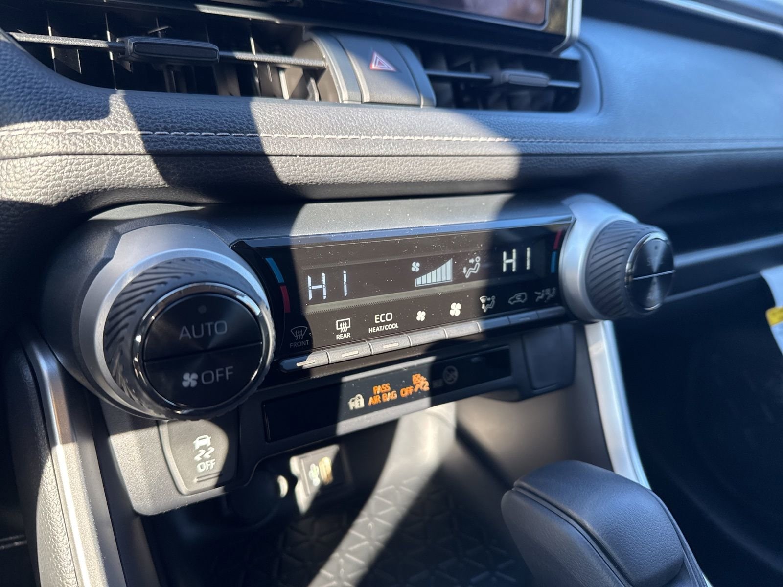 Thumbnail: 2025 Toyota RAV4 - 20