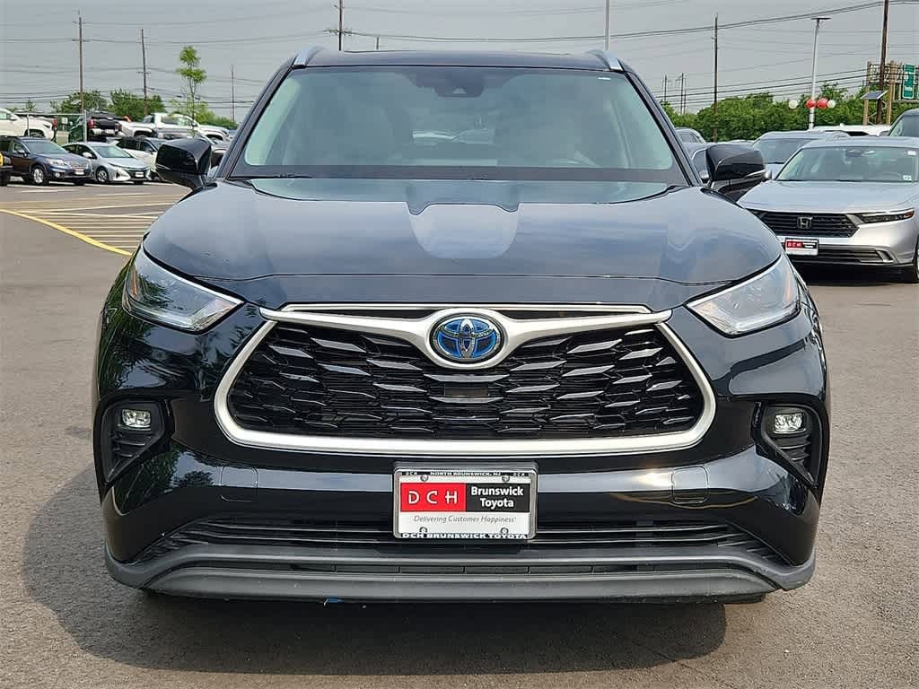 Used 2021 Toyota Highlander XLE with VIN 5TDGBRCH3MS528097 for sale in North Brunswick, NJ