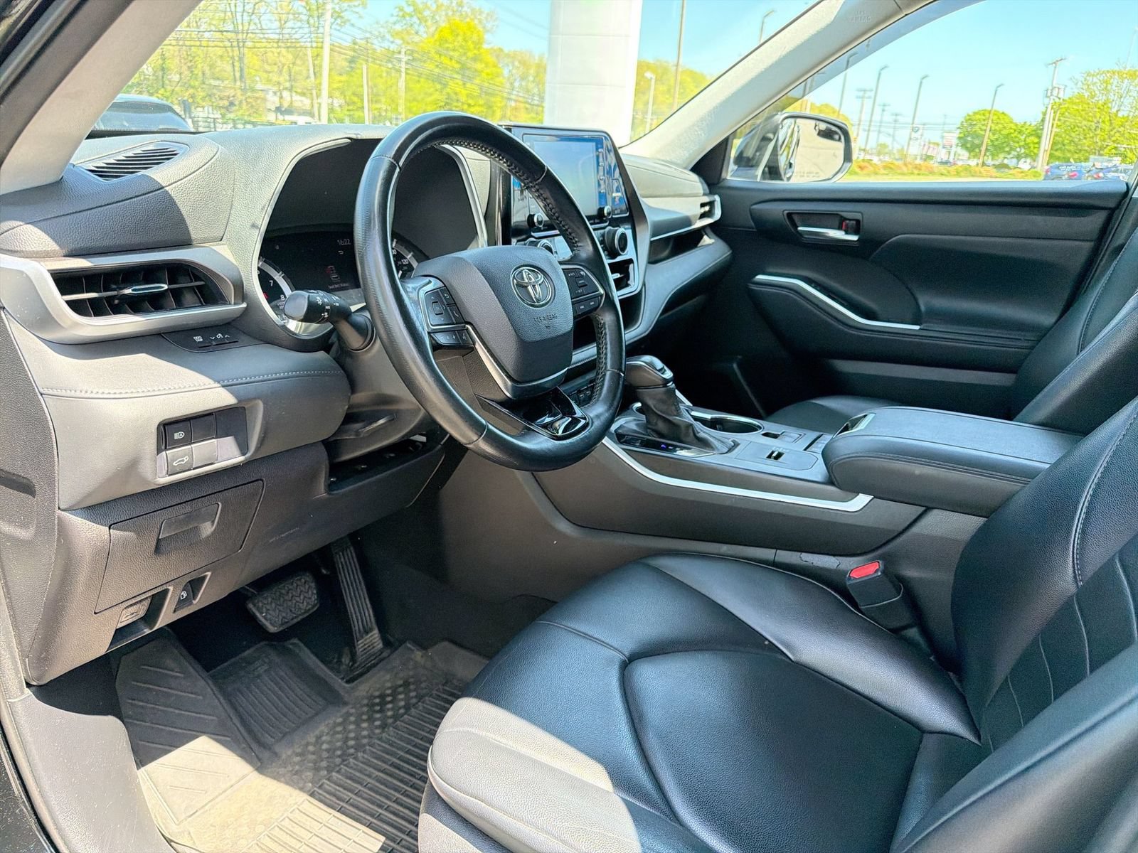 Thumbnail: 2021 Toyota Highlander - 17
