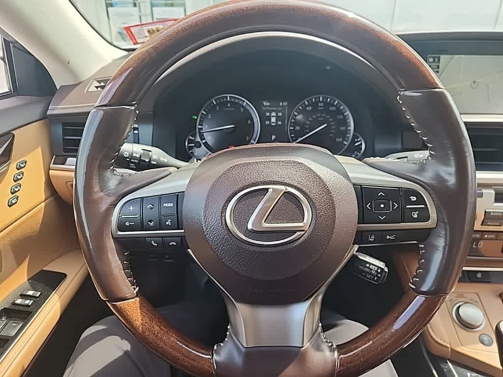 Thumbnail: 2018 Lexus ES - 5