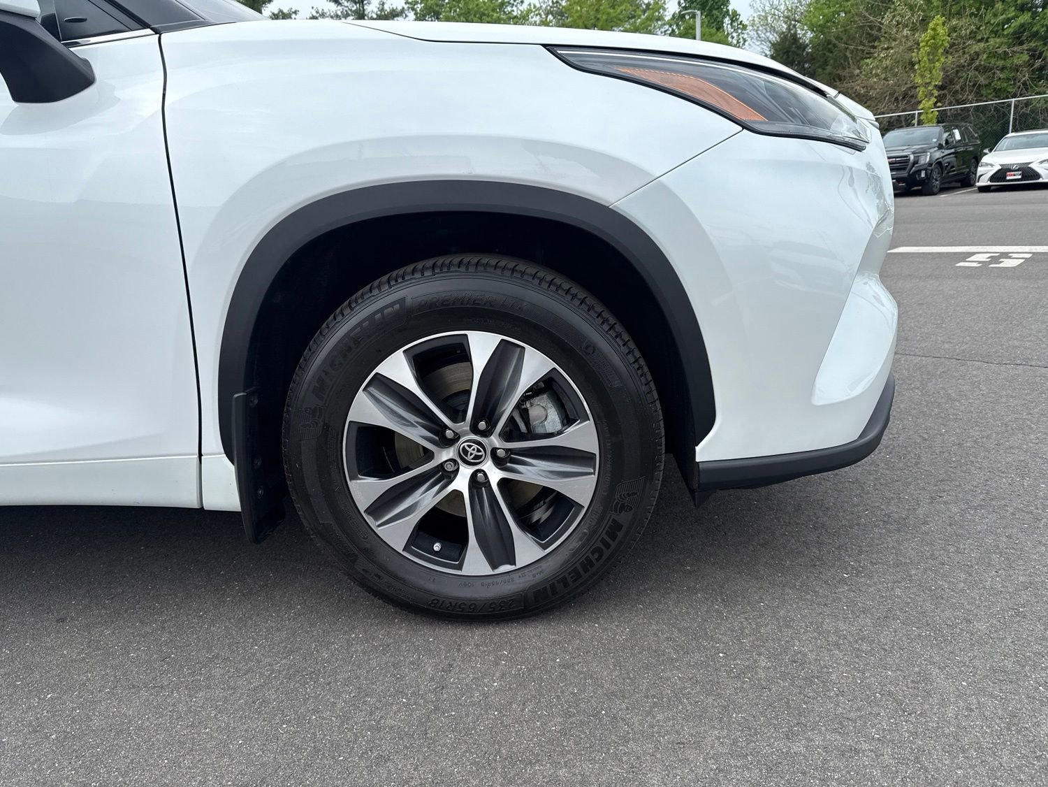 Thumbnail: 2023 Toyota Highlander - 16