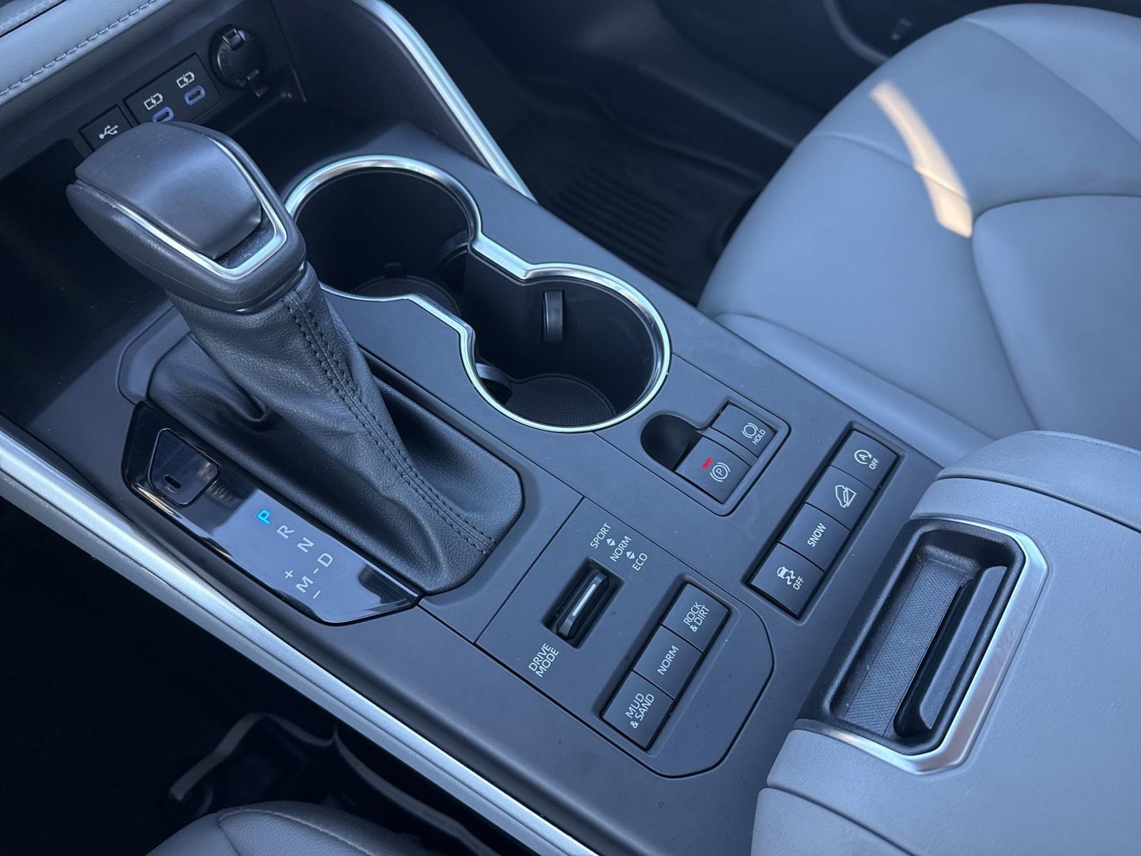 Thumbnail: 2022 Toyota Highlander - 29