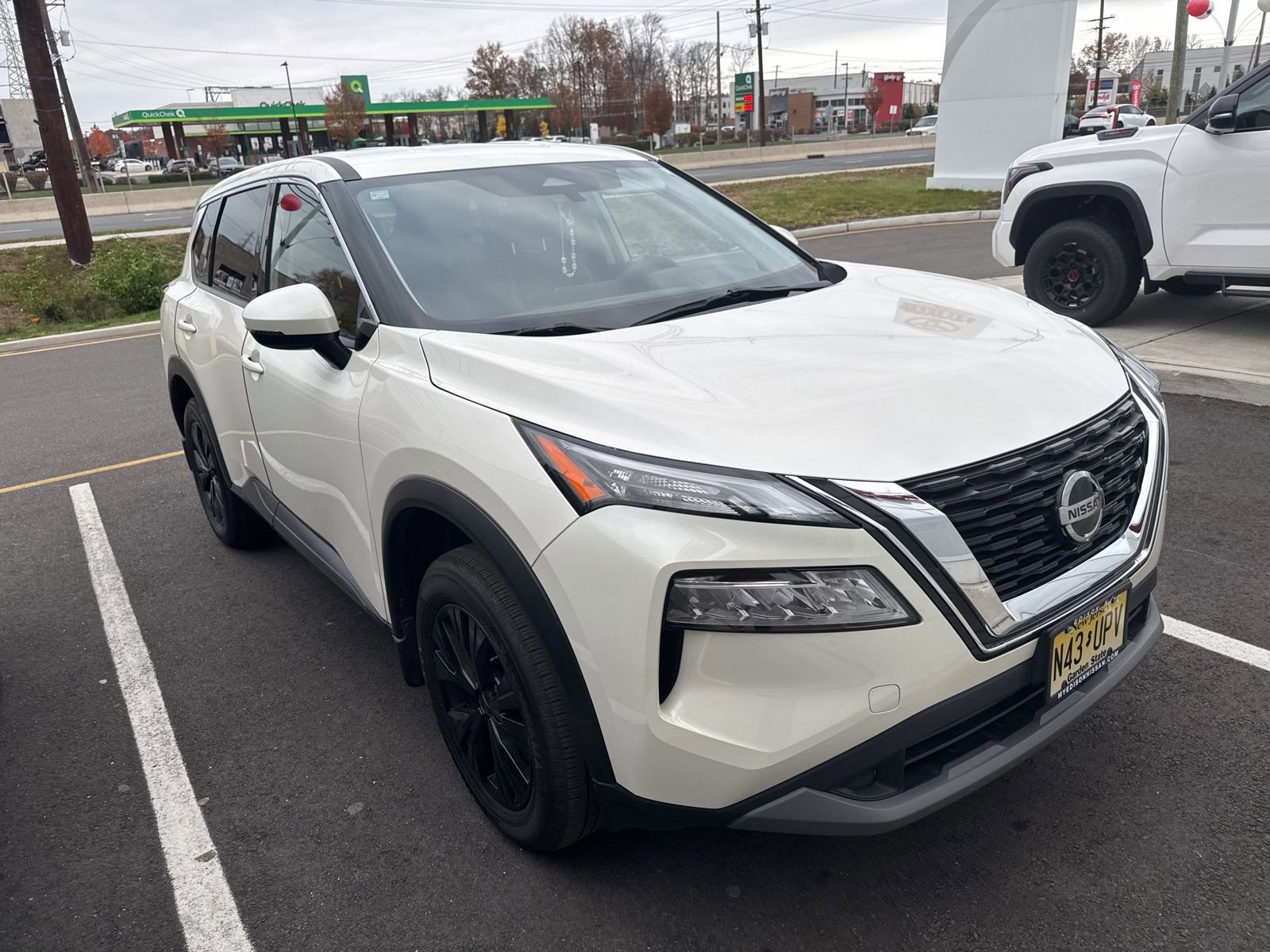 2021 Nissan Rogue SV photo 2