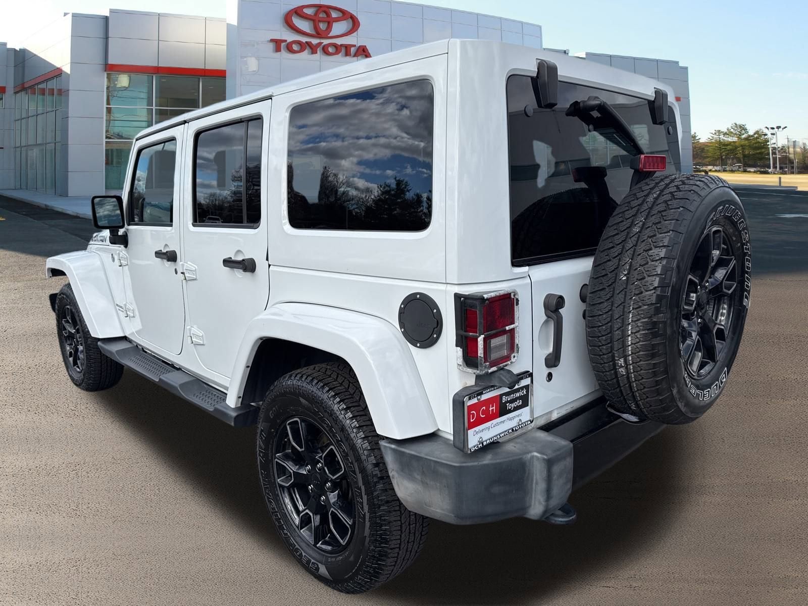 Thumbnail: 2017 Jeep Wrangler - 14