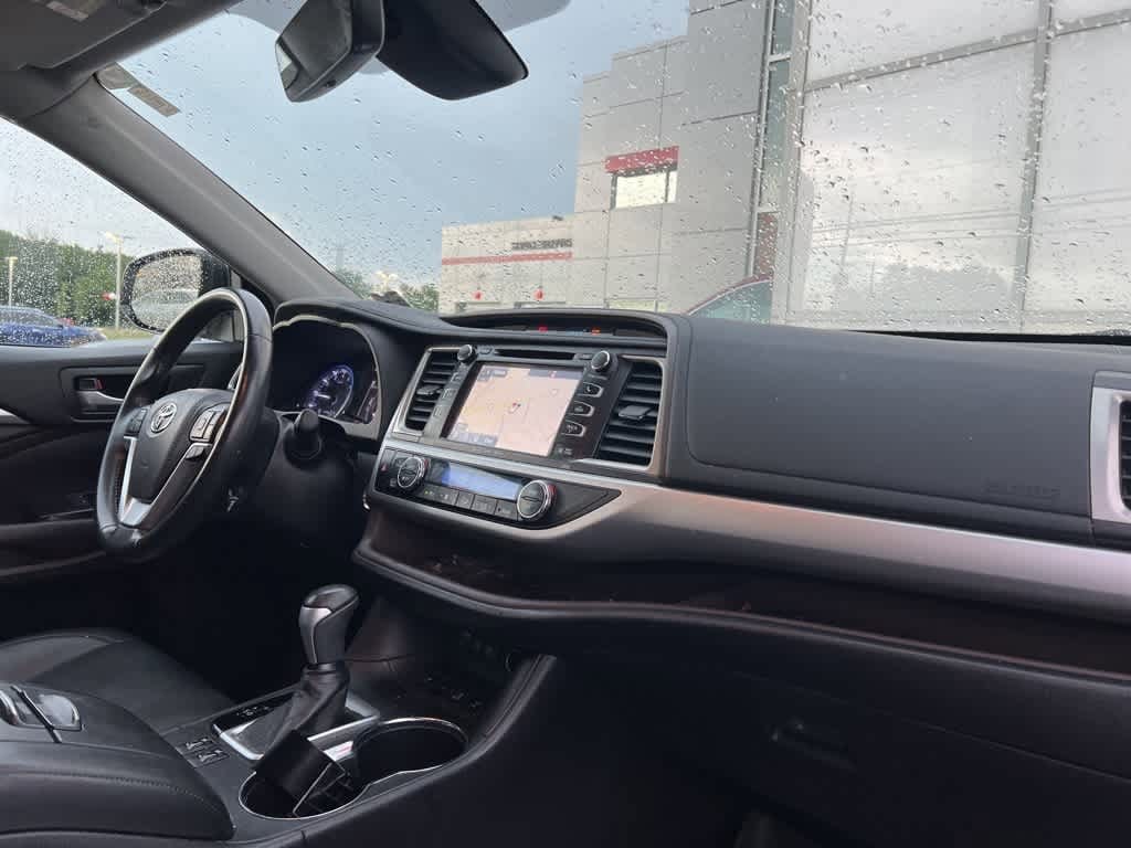Thumbnail: 2018 Toyota Highlander - 17