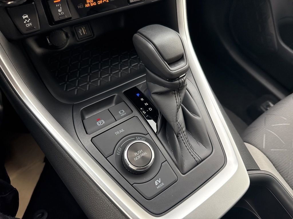 Thumbnail: 2025 Toyota RAV4 - 23