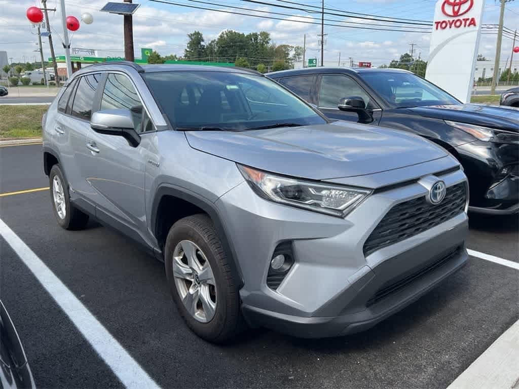 Used 2020 Toyota RAV4 XLE with VIN JTMRWRFV9LD072549 for sale in North Brunswick, NJ