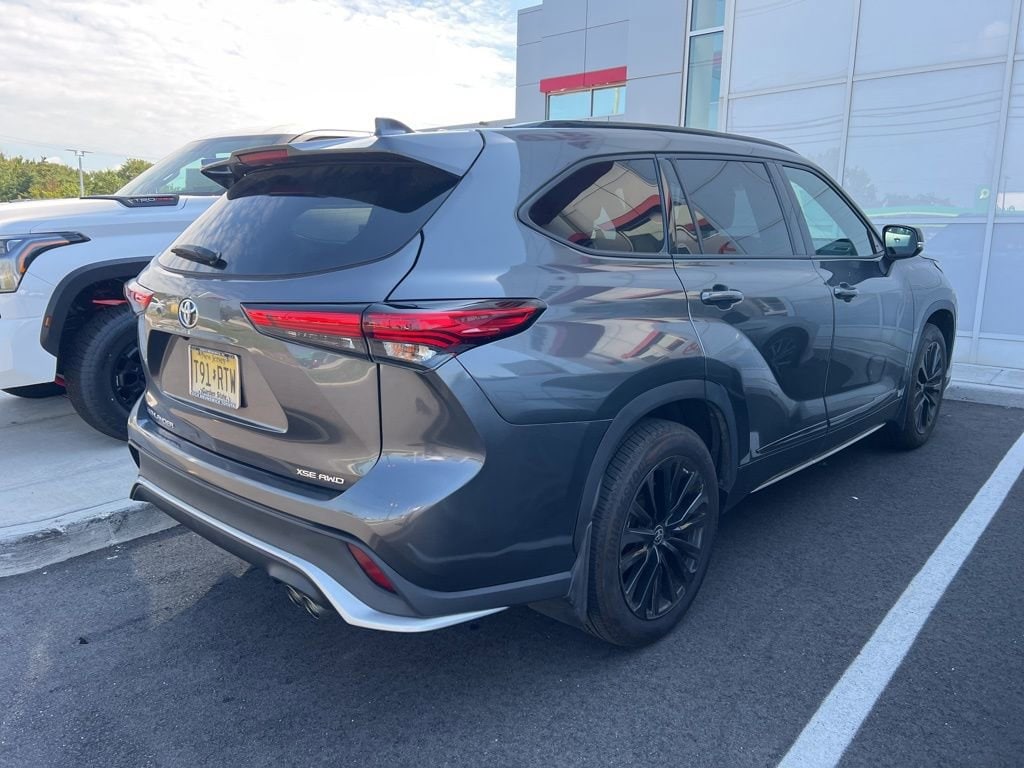 Thumbnail: 2023 Toyota Highlander - 3