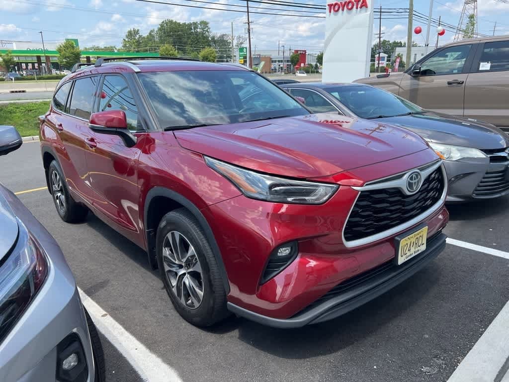 Thumbnail: 2022 Toyota Highlander - 2