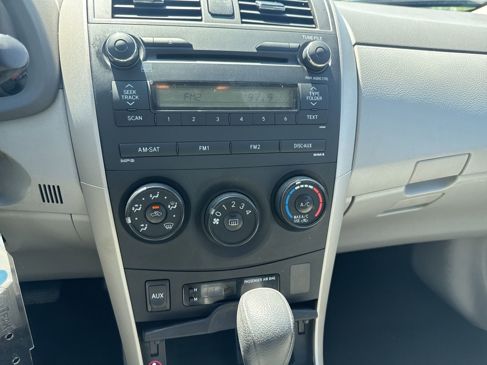 Thumbnail: 2010 Toyota Corolla - 27