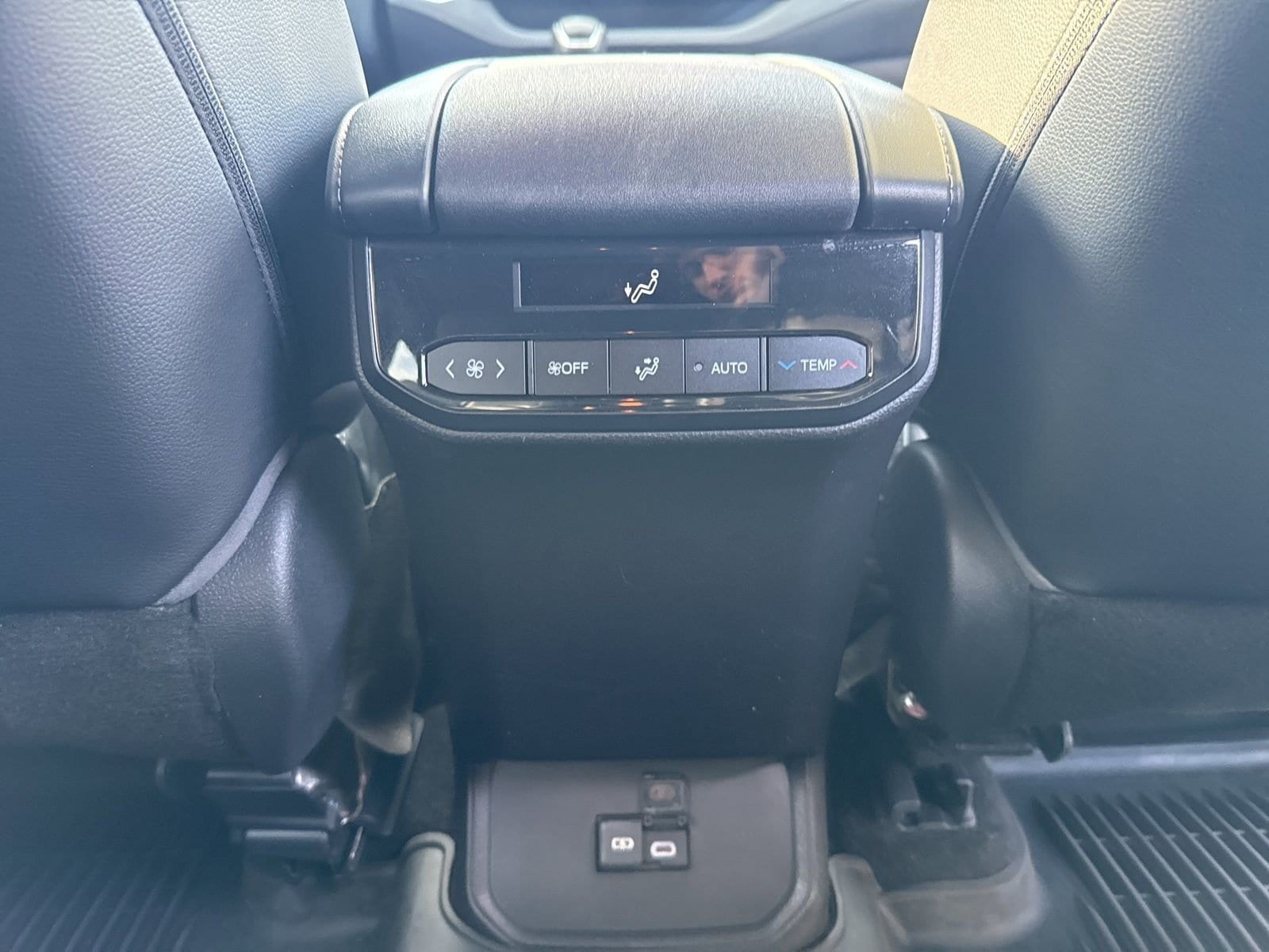 Thumbnail: 2023 Toyota Highlander - 35