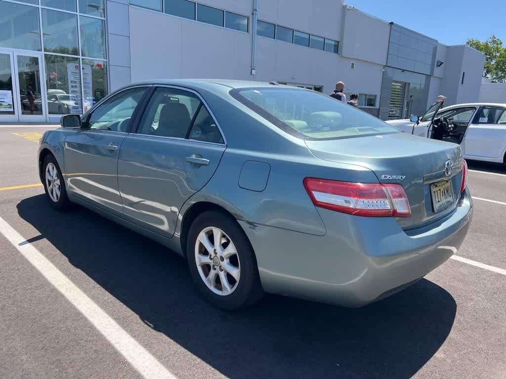 2011 Toyota Camry LE 3
