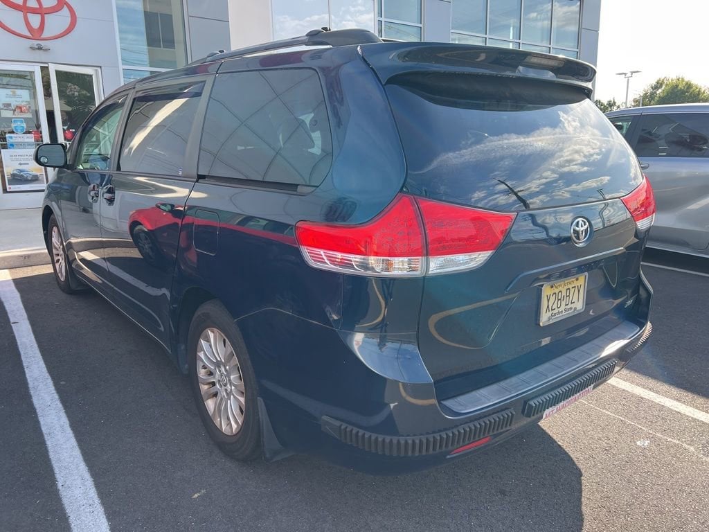 Thumbnail: 2012 Toyota Sienna - 3