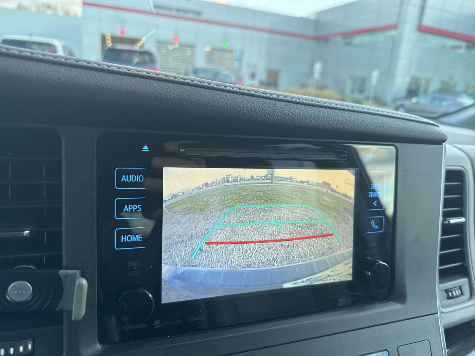 Thumbnail: 2017 Toyota Sienna - 19