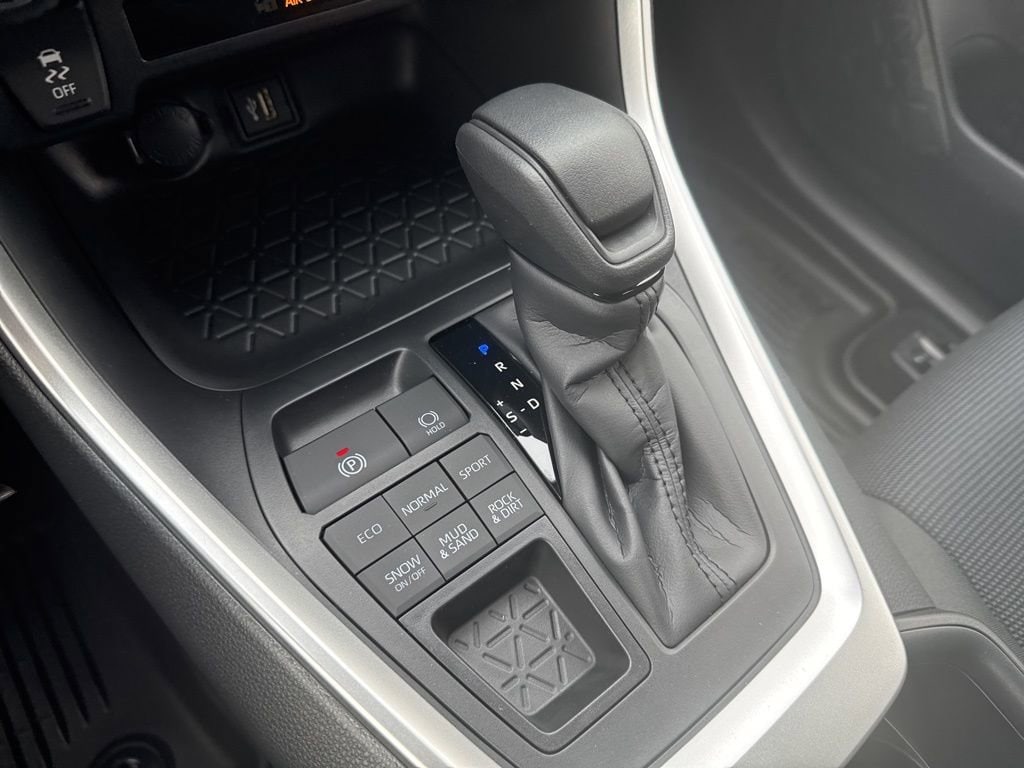 Thumbnail: 2025 Toyota RAV4 - 21