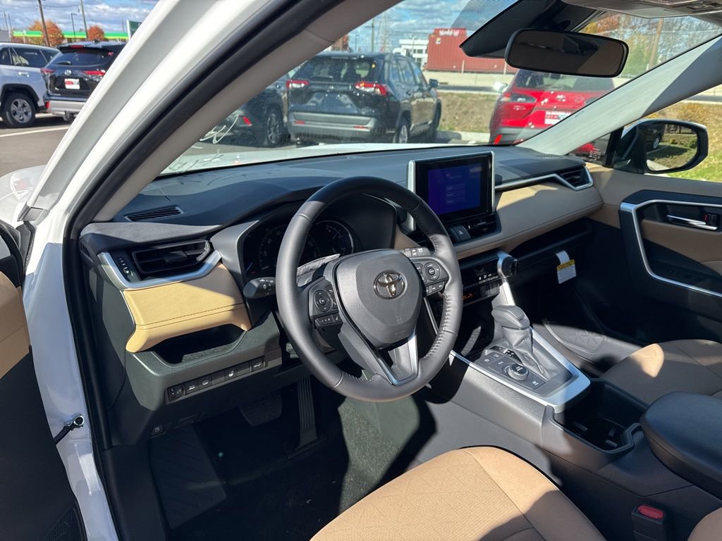 Thumbnail: 2025 Toyota RAV4 - 10