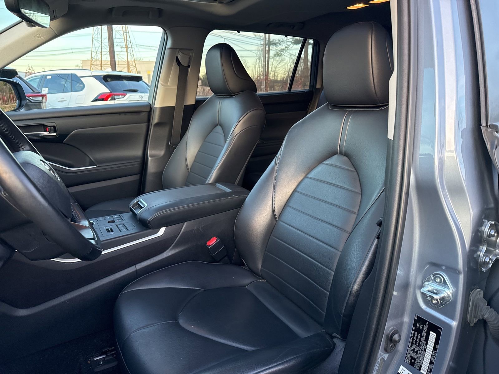 Thumbnail: 2023 Toyota Highlander - 19