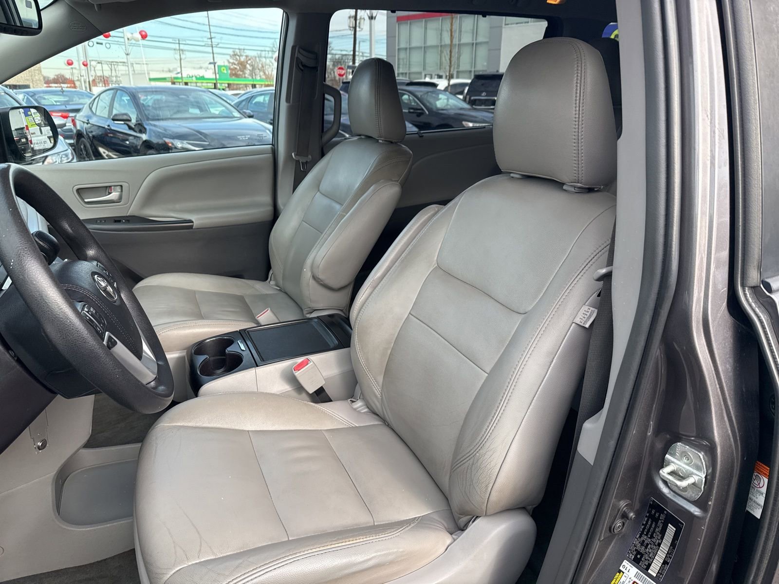 Thumbnail: 2018 Toyota Sienna - 19